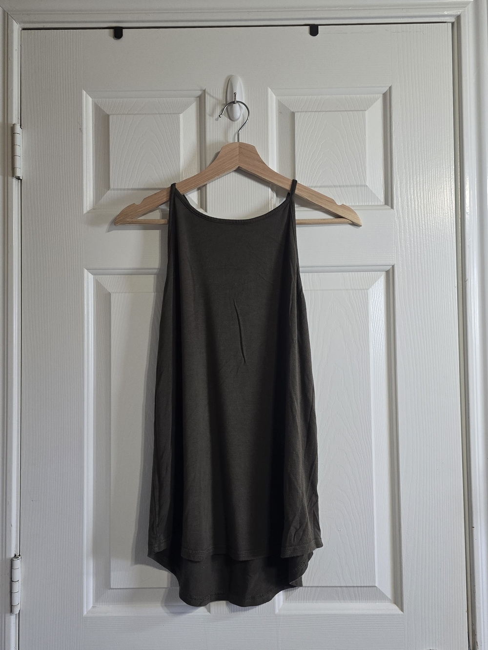 LouKeith Women's Olive Green Solid Scoop Neck Tank Top M Regular